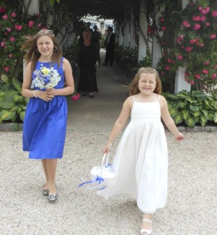 The flowergirl and junior bridesmaid