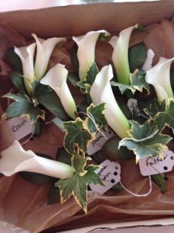 Stately look with mini calla lilies for boutonnieres